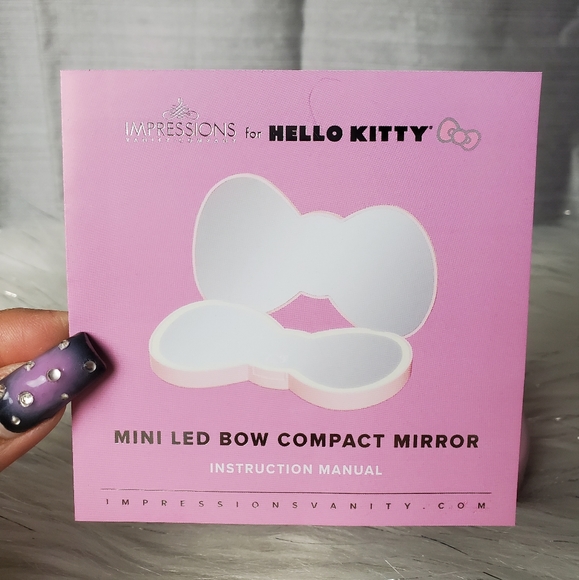 IMPRESSIONS FOR HELLO KITTY mini LED pink compact bow mirror - Picture 6 of 8